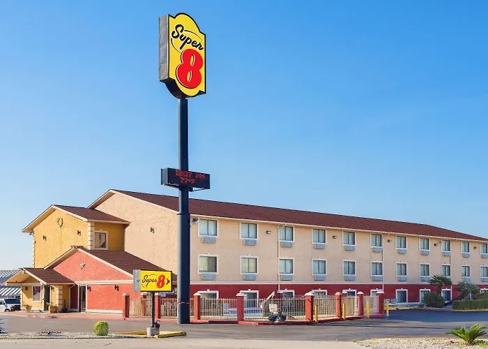 Super 8 By Wyndham San Antonio/I-35 North